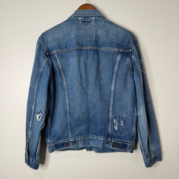 Levi’s Distressed Peace Sign Embroidered Oversized Denim Jean Trucker Jacket - Picture 5 of 11